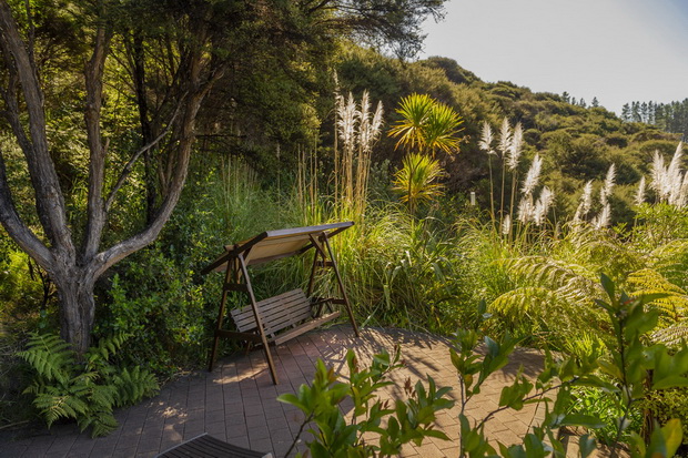 Bush Chalet - large fron deck