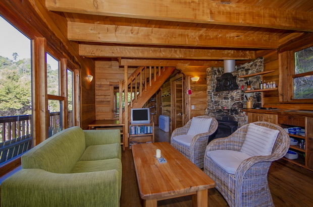 Bush Chalet - lounge/kitchen