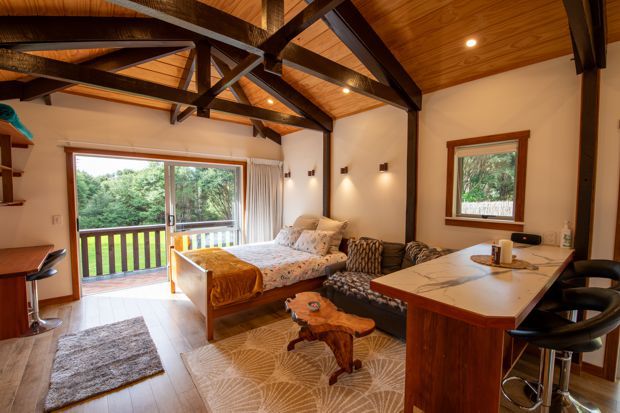 Hofer Chalet - queen size bed