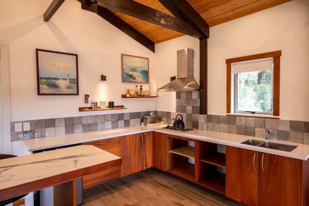 Hofer Chalet - kitchen/dining